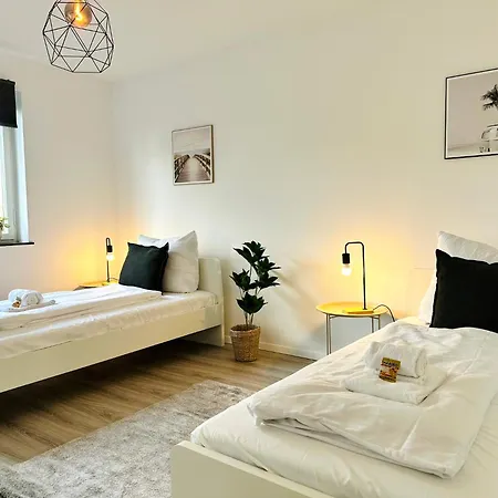Großzügige - 6 Personen-3 Schlafzimmer- Parkplatz- Waschmaschine-2 Balkone * Wolfsburg