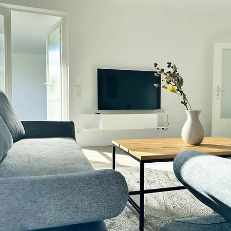 Grosszuegige - 6 Personen-3 Schlafzimmer- Parkplatz- Waschmaschine-2 Balkone Lägenhet *