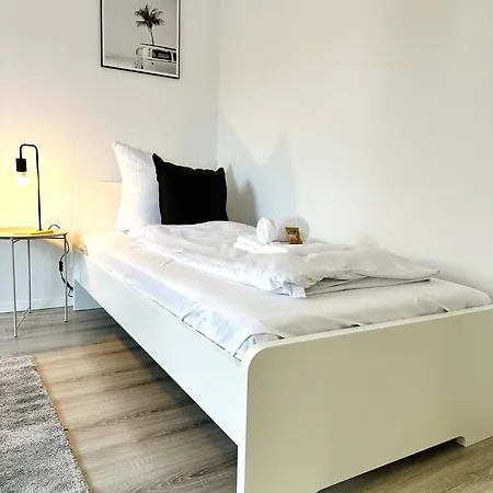 Grosszuegige - 6 Personen-3 Schlafzimmer- Parkplatz- Waschmaschine-2 Balkone Wolfsburg