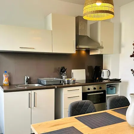 Apartment Großzügige - 6 Personen-3 Schlafzimmer- Parkplatz- Waschmaschine-2 Balkone