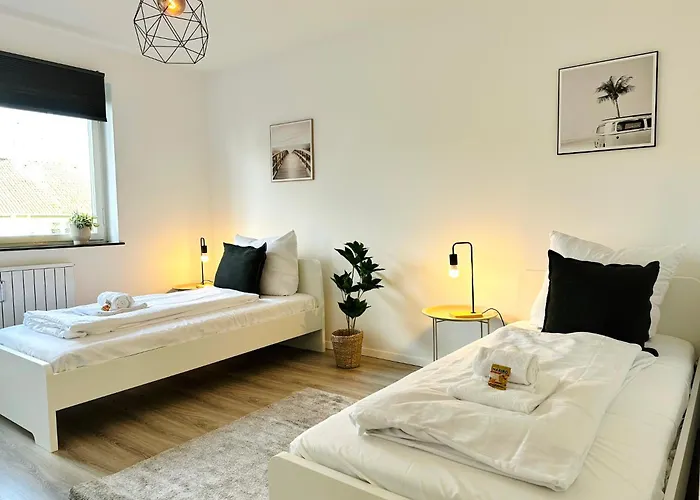 Grosszuegige - 6 Personen-3 Schlafzimmer- Parkplatz- Waschmaschine-2 Balkone * Wolfsburg
